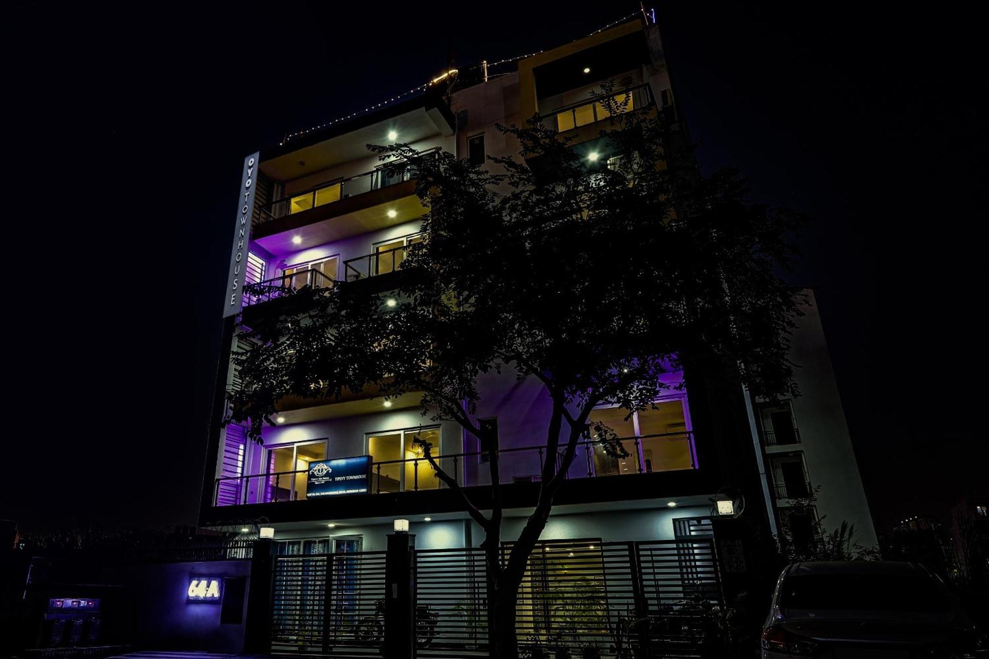Super Townhouse Tipsyy Near Bestech Central Square Mall Gurgaon Luaran gambar